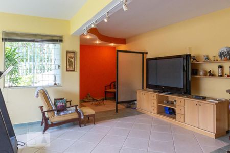 Casa à venda com 434m², 5 quartos e 5 vagas Casa à venda com 434m², 5 quartos e 5 vagasSala Piso Inferior