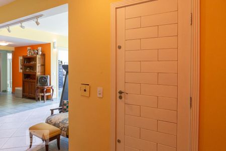 Casa à venda com 434m², 5 quartos e 5 vagas Casa à venda com 434m², 5 quartos e 5 vagasSala Piso Inferior