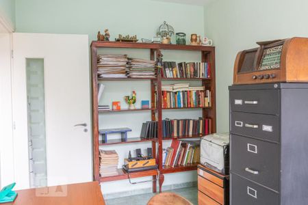 Casa à venda com 434m², 5 quartos e 5 vagas Casa à venda com 434m², 5 quartos e 5 vagasEscritório