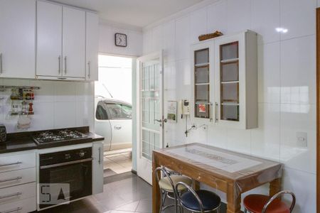 Casa à venda com 434m², 5 quartos e 5 vagas Casa à venda com 434m², 5 quartos e 5 vagasCozinha