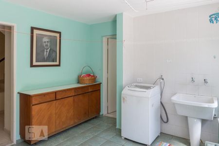 Casa à venda com 434m², 5 quartos e 5 vagas Casa à venda com 434m², 5 quartos e 5 vagasÁrea de Serviço