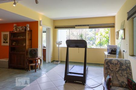 Casa à venda com 434m², 5 quartos e 5 vagas Casa à venda com 434m², 5 quartos e 5 vagasSala Piso Inferior