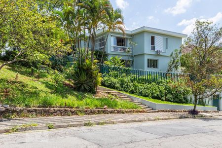 Casa à venda com 434m², 5 quartos e 5 vagas Casa à venda com 434m², 5 quartos e 5 vagasFachada