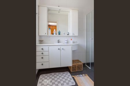 Casa à venda com 434m², 5 quartos e 5 vagas Casa à venda com 434m², 5 quartos e 5 vagasBanheiro da Suíte 1