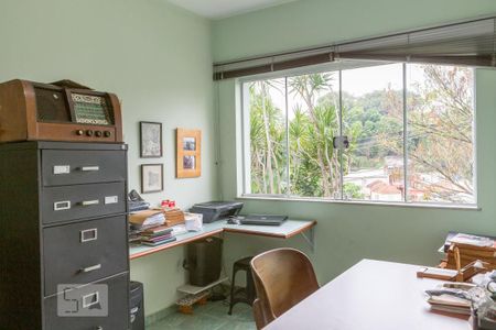 Casa à venda com 434m², 5 quartos e 5 vagas Casa à venda com 434m², 5 quartos e 5 vagasEscritório