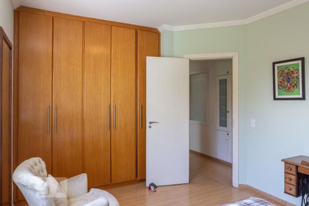 Casa à venda com 434m², 5 quartos e 5 vagas Casa à venda com 434m², 5 quartos e 5 vagasQuarto 3