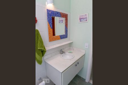 Casa à venda com 434m², 5 quartos e 5 vagas Casa à venda com 434m², 5 quartos e 5 vagasBanheiro da Suíte Piso Inferior