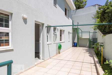 Casa à venda com 434m², 5 quartos e 5 vagas Casa à venda com 434m², 5 quartos e 5 vagasÁrea Externa