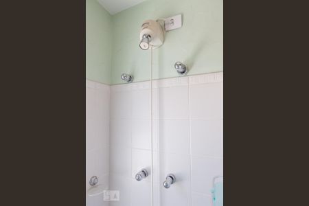 Casa à venda com 434m², 5 quartos e 5 vagas Casa à venda com 434m², 5 quartos e 5 vagasBanheiro da Suíte Piso Inferior