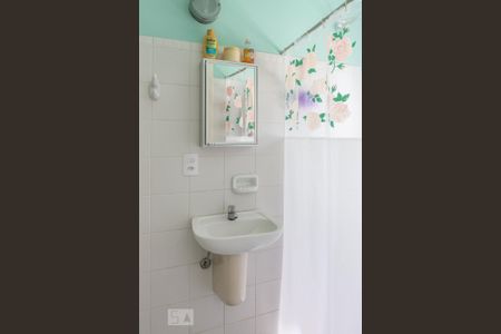 Casa à venda com 434m², 5 quartos e 5 vagas Casa à venda com 434m², 5 quartos e 5 vagasBanheiro da Suíte de Serviço