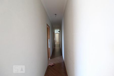 Casa à venda com 231m², 6 quartos e 2 vagasCorredor
