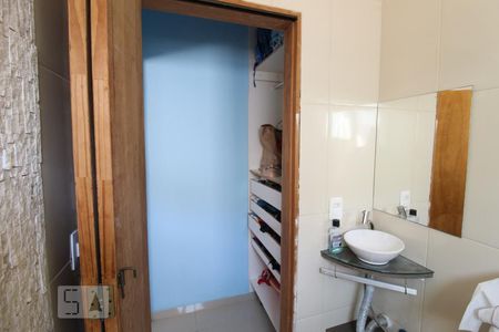 Casa à venda com 231m², 6 quartos e 2 vagasBanheiro suíte 2