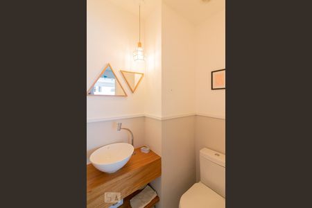 Lavabo de apartamento para alugar com 2 quartos, 76m² em Moema, São Paulo