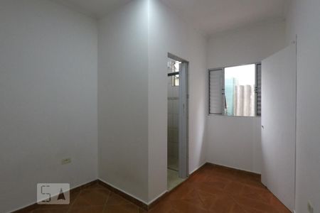Quarto de casa para alugar com 2 quartos, 70m² em Parque Reboucas, São Paulo