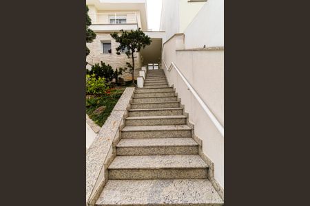 Casa à venda com 276m², 3 quartos e 3 vagasEscada da Entrada