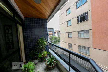 Apartamento à venda com 230m², 4 quartos e 3 vagasVaranda