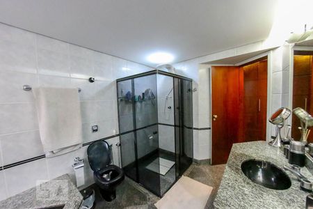 Apartamento à venda com 230m², 4 quartos e 3 vagasBanheiro da Suíte