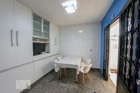 Apartamento à venda com 230m², 4 quartos e 3 vagasCozinha