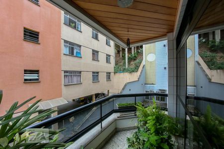 Apartamento à venda com 230m², 4 quartos e 3 vagasVaranda