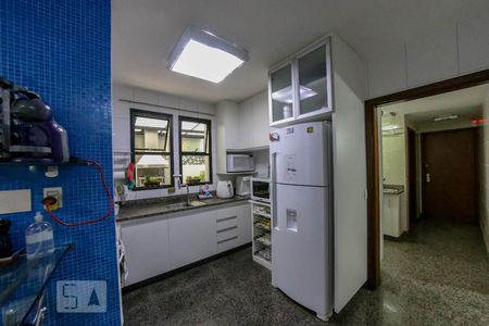 Apartamento à venda com 230m², 4 quartos e 3 vagasCozinha