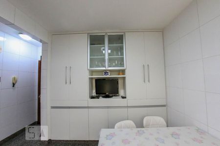 Apartamento à venda com 230m², 4 quartos e 3 vagasCozinha