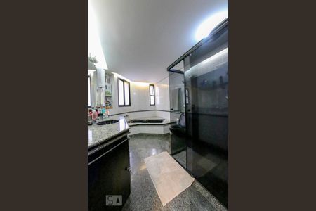 Apartamento à venda com 230m², 4 quartos e 3 vagasBanheiro da Suíte