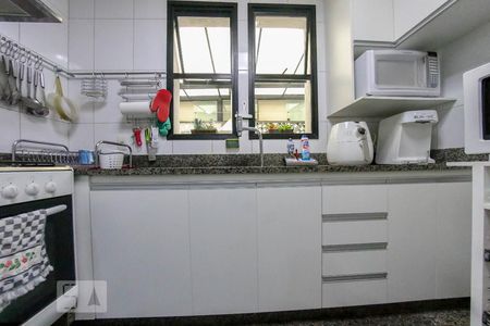 Apartamento à venda com 230m², 4 quartos e 3 vagasCozinha