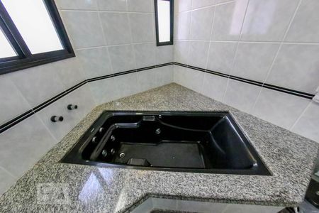 Apartamento à venda com 230m², 4 quartos e 3 vagasBanheiro da Suíte