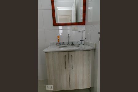 Casa à venda com 70m², 2 quartos e 2 vagasBanheiro