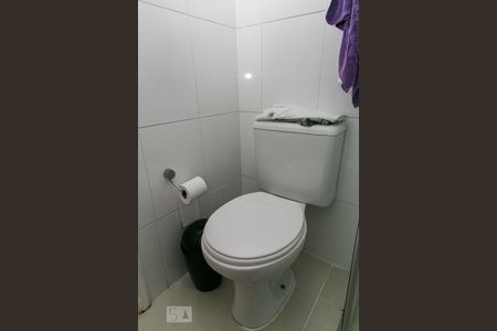 Casa à venda com 70m², 2 quartos e 2 vagasBanheiro da Suíte