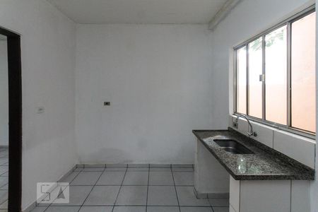 Cozinha de casa de condomínio para alugar com 2 quartos, 50m² em Vila Lucia, São Paulo