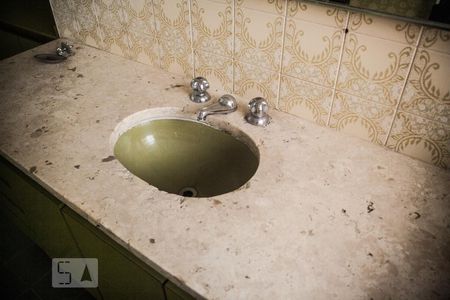 Apartamento à venda com 156m², 2 quartos e sem vagaBanheiro - Torneira