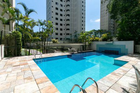 Apartamento à venda com 120m², 4 quartos e 3 vagas Apartamento à venda com 120m², 4 quartos e 3 vagasÁrea comum - Piscina