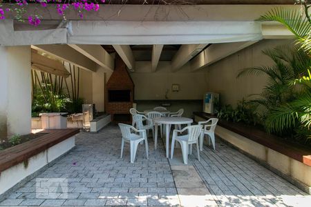 Apartamento à venda com 120m², 4 quartos e 3 vagas Apartamento à venda com 120m², 4 quartos e 3 vagasÁrea comum - Churrasqueira