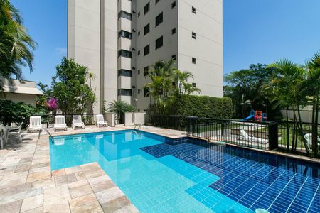 Apartamento à venda com 120m², 4 quartos e 3 vagas Apartamento à venda com 120m², 4 quartos e 3 vagasÁrea comum - Piscina