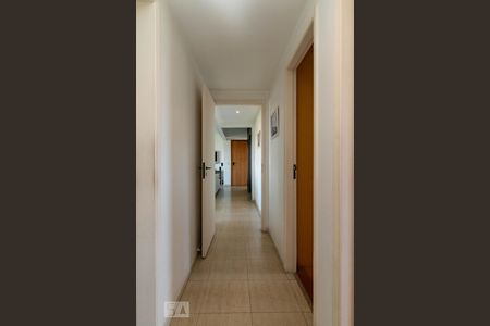 Apartamento à venda com 120m², 4 quartos e 3 vagas Apartamento à venda com 120m², 4 quartos e 3 vagasCorredor