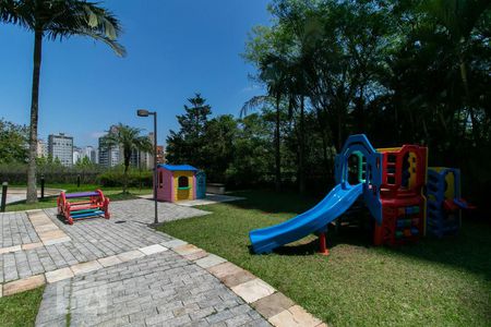 Apartamento à venda com 120m², 4 quartos e 3 vagas Apartamento à venda com 120m², 4 quartos e 3 vagasÁrea Comum - Playground