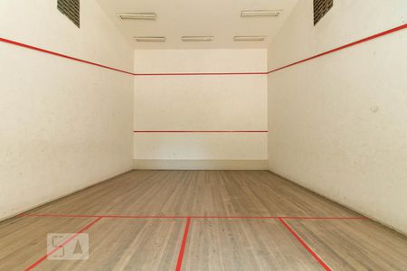 Apartamento à venda com 120m², 4 quartos e 3 vagas Apartamento à venda com 120m², 4 quartos e 3 vagasQuadra de Squash