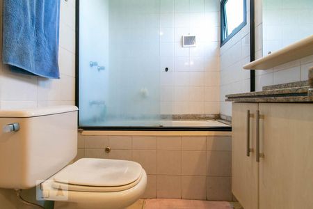 Apartamento à venda com 120m², 4 quartos e 3 vagas Apartamento à venda com 120m², 4 quartos e 3 vagasBanheiro da Suíte 1