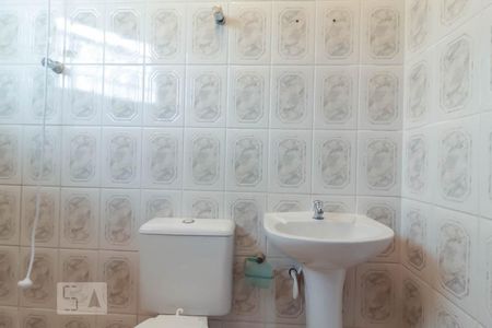 Casa à venda com 100m², 3 quartos e 4 vagasBanheiro do Quarto 1