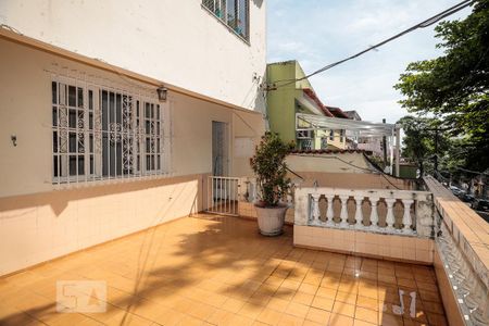 Casa para alugar com 70m², 2 quartos e 1 vaga Casa para alugar com 70m², 2 quartos e 1 vagaVaranda