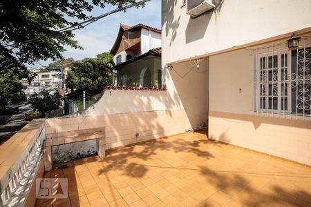 Casa para alugar com 70m², 2 quartos e 1 vaga Casa para alugar com 70m², 2 quartos e 1 vagaVaranda
