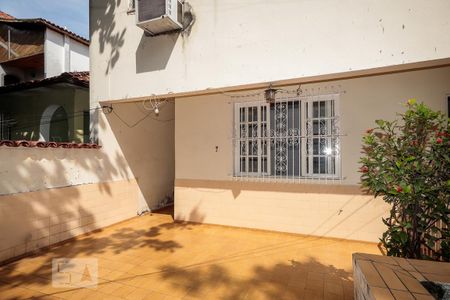 Casa para alugar com 70m², 2 quartos e 1 vaga Casa para alugar com 70m², 2 quartos e 1 vagaVaranda