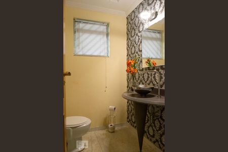 LAVABO de casa à venda com 8 quartos, 300m² em Jardim São Paulo(zona Norte), São Paulo