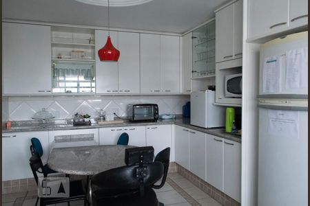 Casa à venda com 300m², 8 quartos e 6 vagasCOZINHA