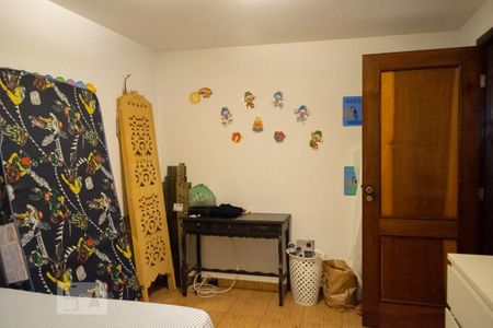 Casa à venda com 300m², 8 quartos e 6 vagasQUARTO SERVIÇO