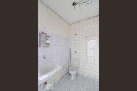Banheiro de kitnet/studio para alugar com 1 quarto, 45m² em Santa Efigênia, São Paulo