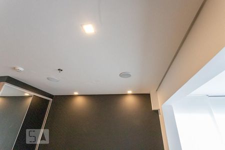 Studio - Quarto - detalhe iluminação  de kitnet/studio para alugar com 1 quarto, 42m² em Centro, São Bernardo do Campo