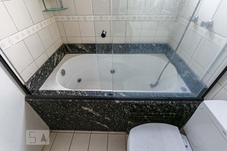 Apartamento à venda com 86m², 2 quartos e 1 vaga Apartamento à venda com 86m², 2 quartos e 1 vagaBanheiro da Suíte