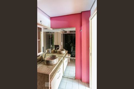 Apartamento à venda com 86m², 2 quartos e 1 vaga Apartamento à venda com 86m², 2 quartos e 1 vagaBanheiro